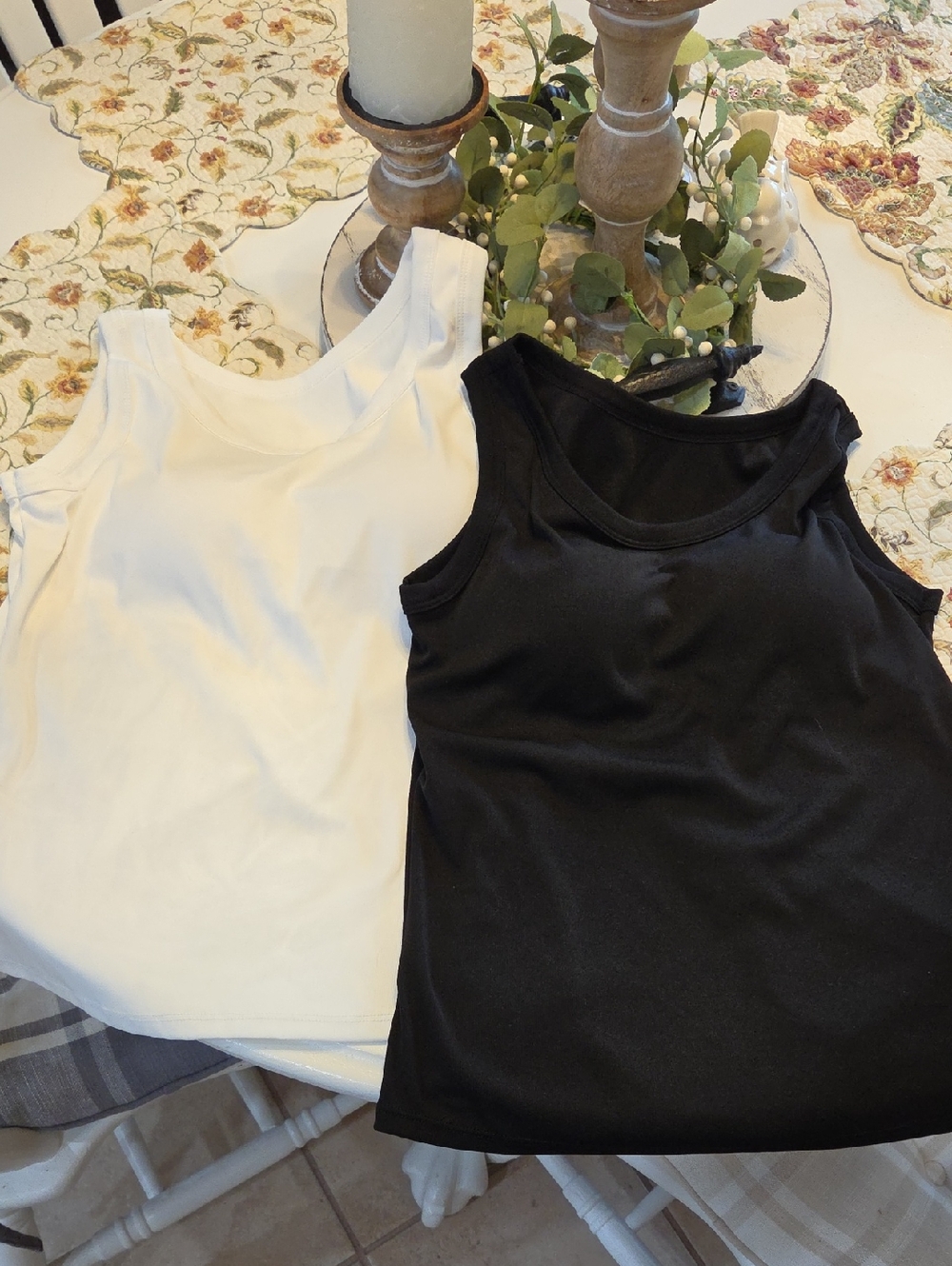Nwot Classic Women's Tank Tops - Black & White